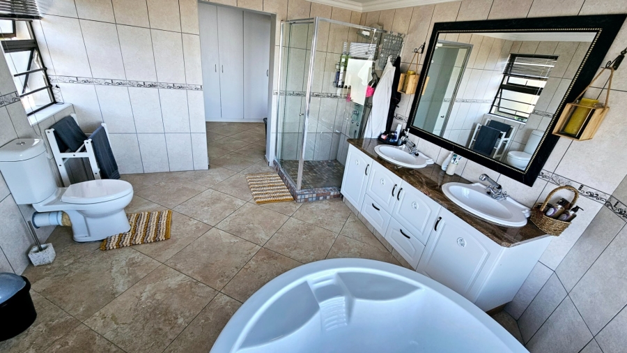 5 Bedroom Property for Sale in Dana Bay Western Cape